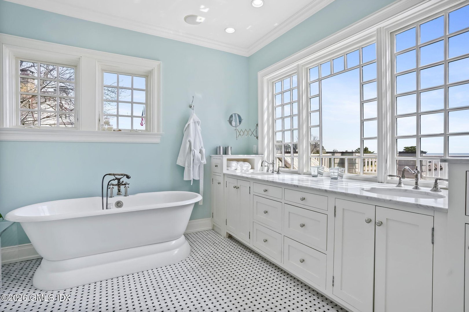 200 Shore Road Photo 15