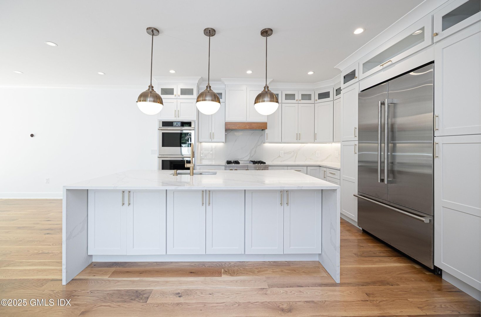 20 Sound Beach Avenue Photo 5