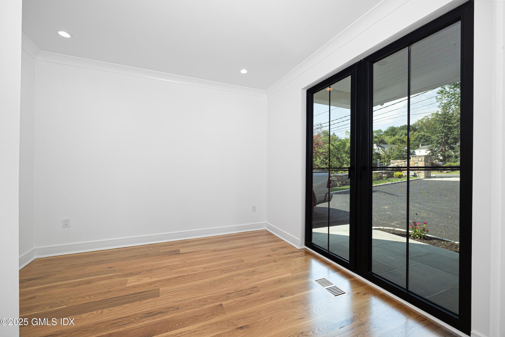 20 Sound Beach Avenue Photo 11