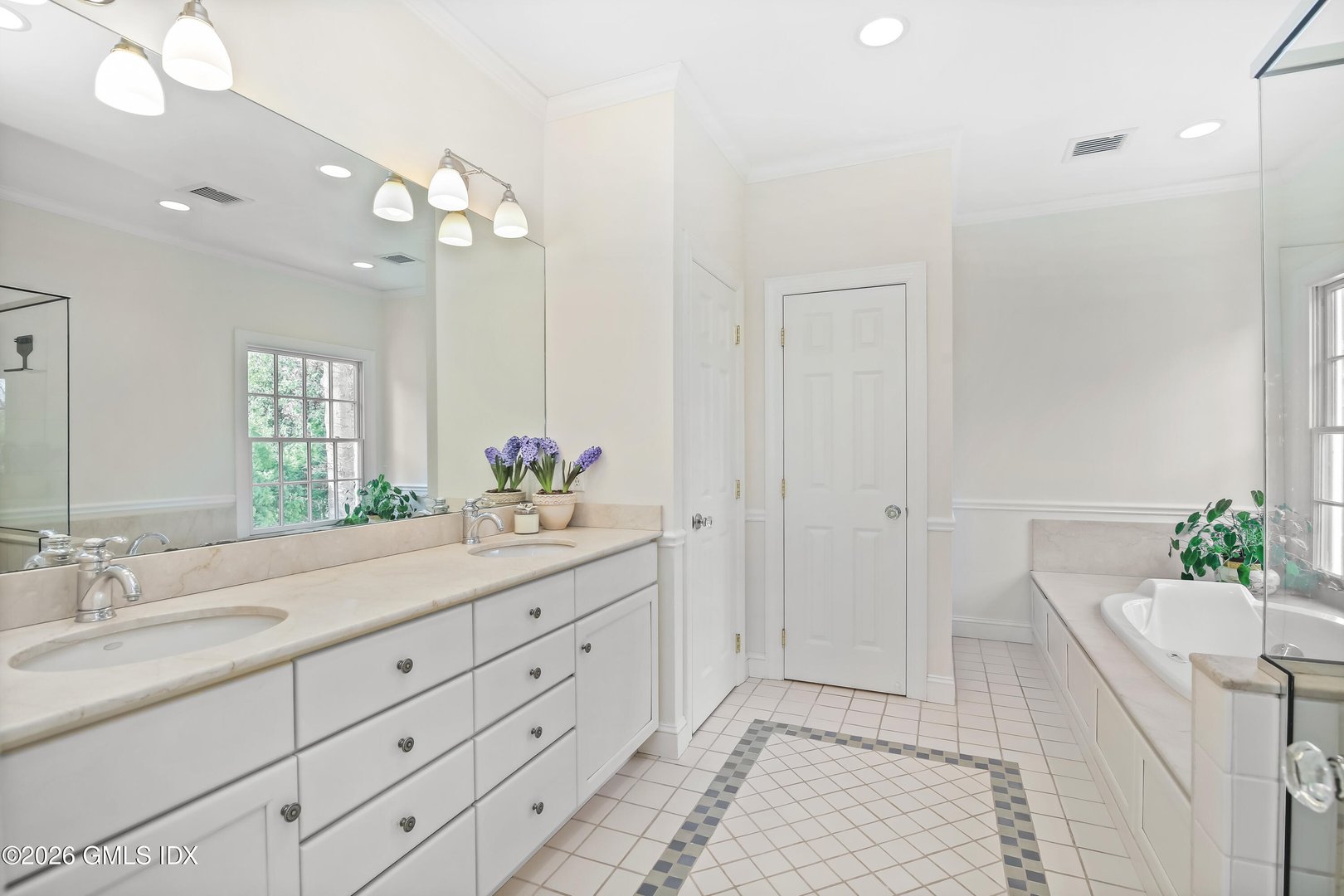 410 Sound Beach Avenue Photo 22