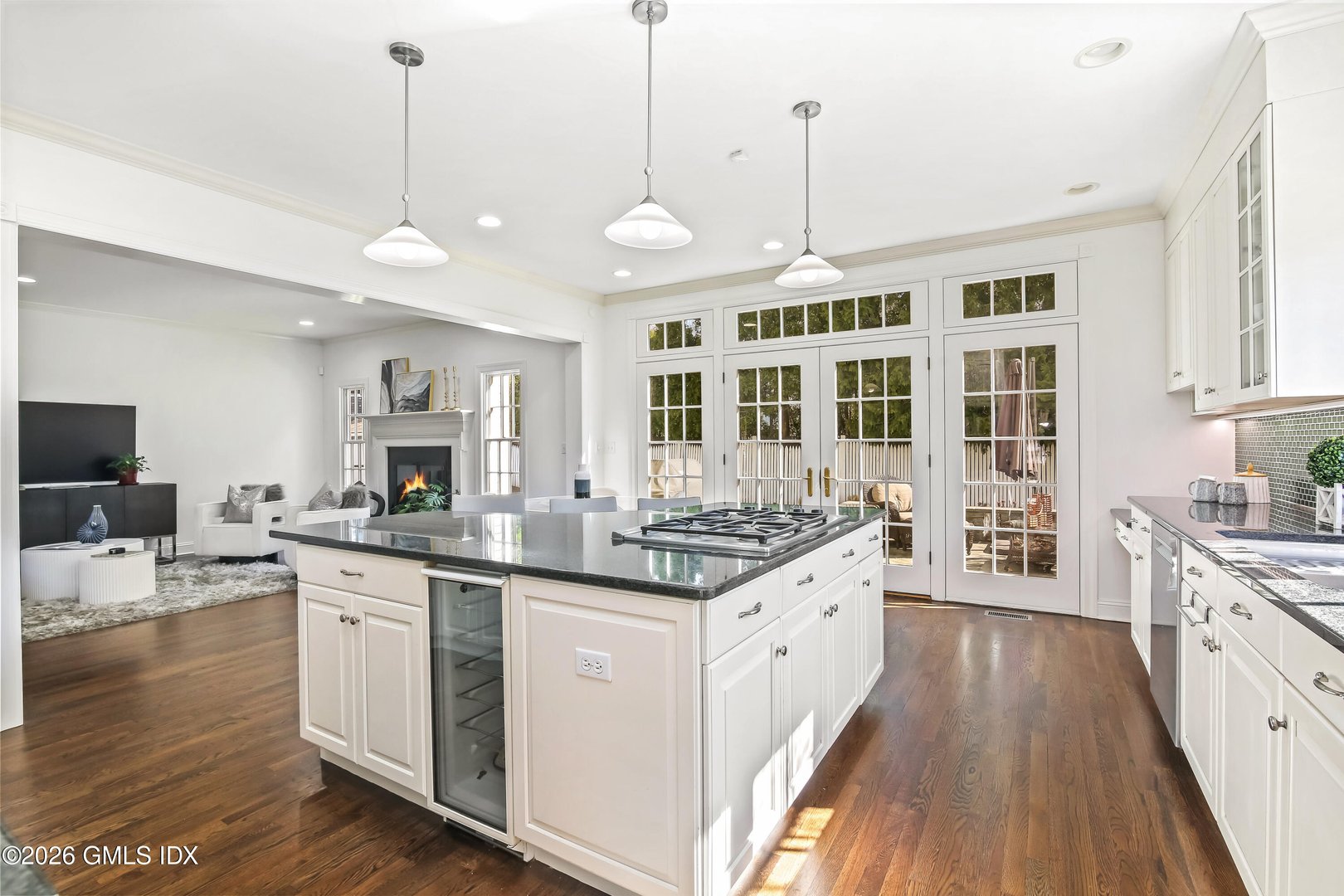 410 Sound Beach Avenue Photo 11