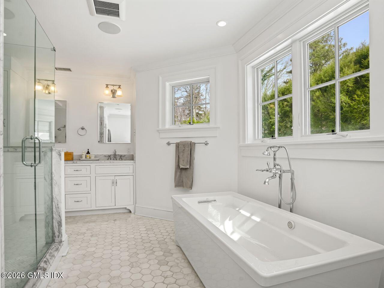 21 Lake Drive Photo 13