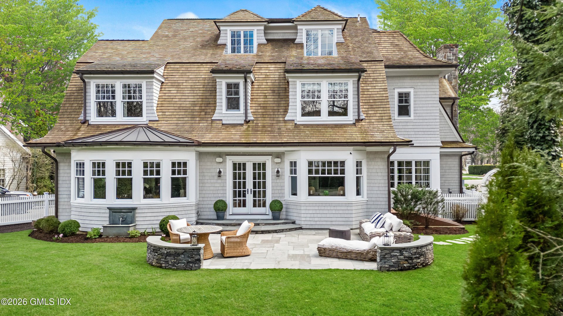 45 Willow Road Photo 2