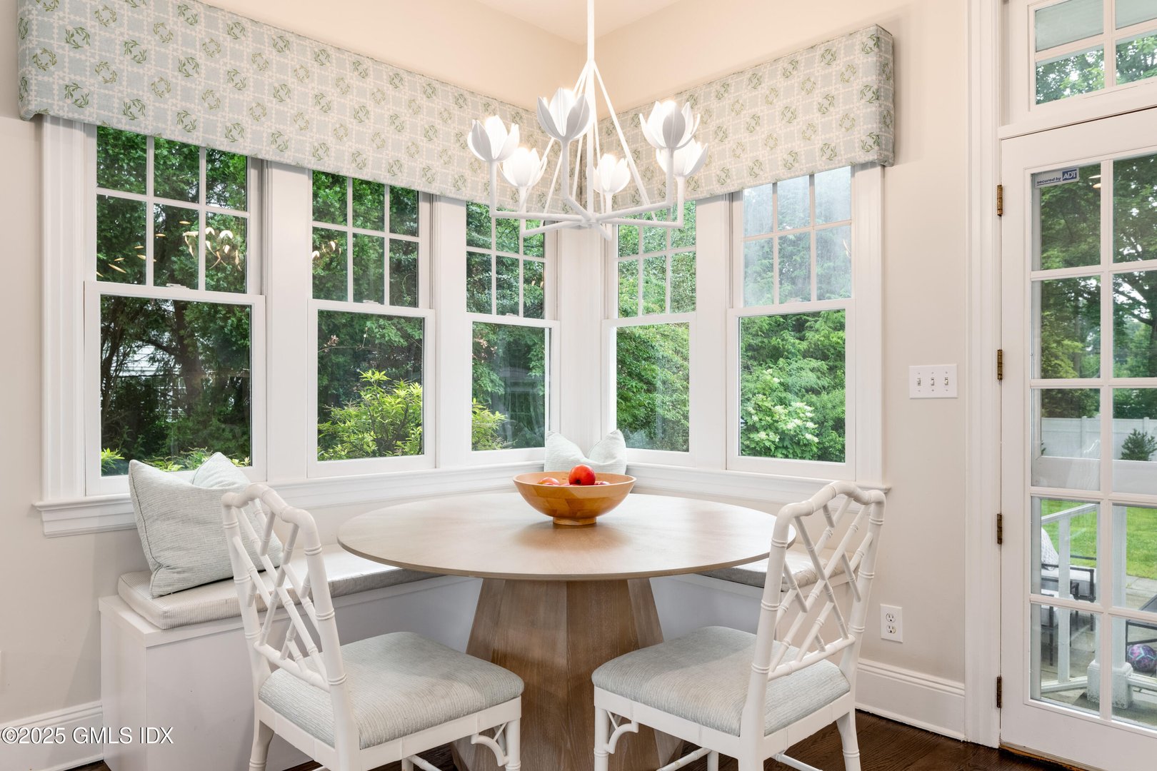 227 Riverside Avenue Photo 10