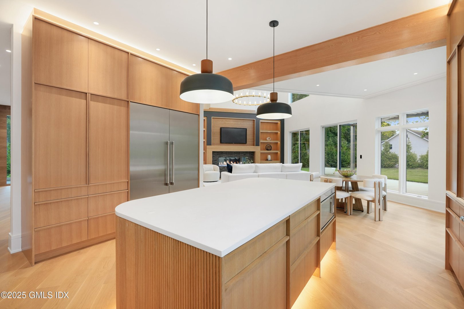 25 Dialstone Lane Photo 7