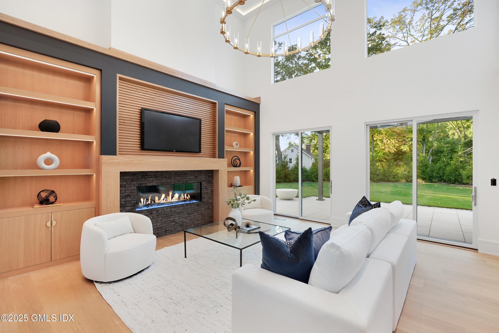 25 Dialstone Lane Photo 3