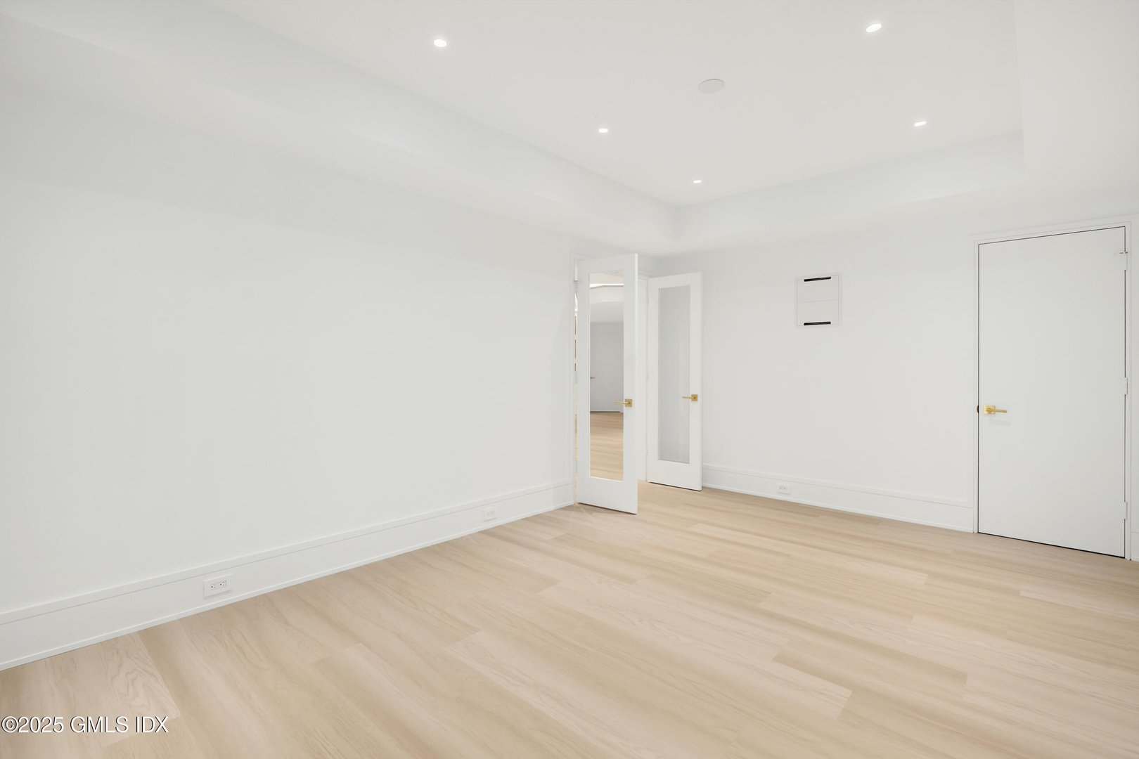 25 Dialstone Lane Photo 27