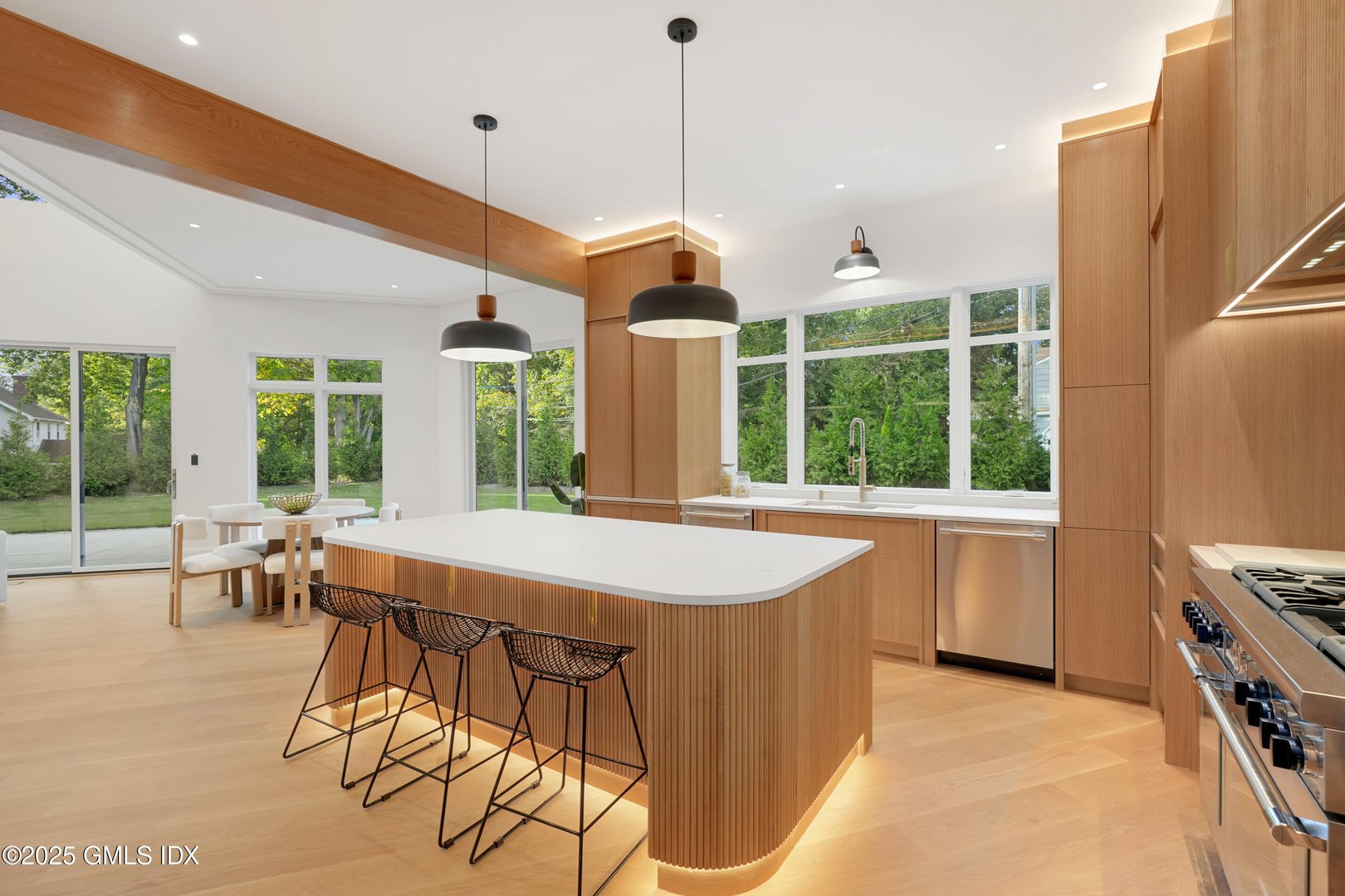 25 Dialstone Lane Photo 8