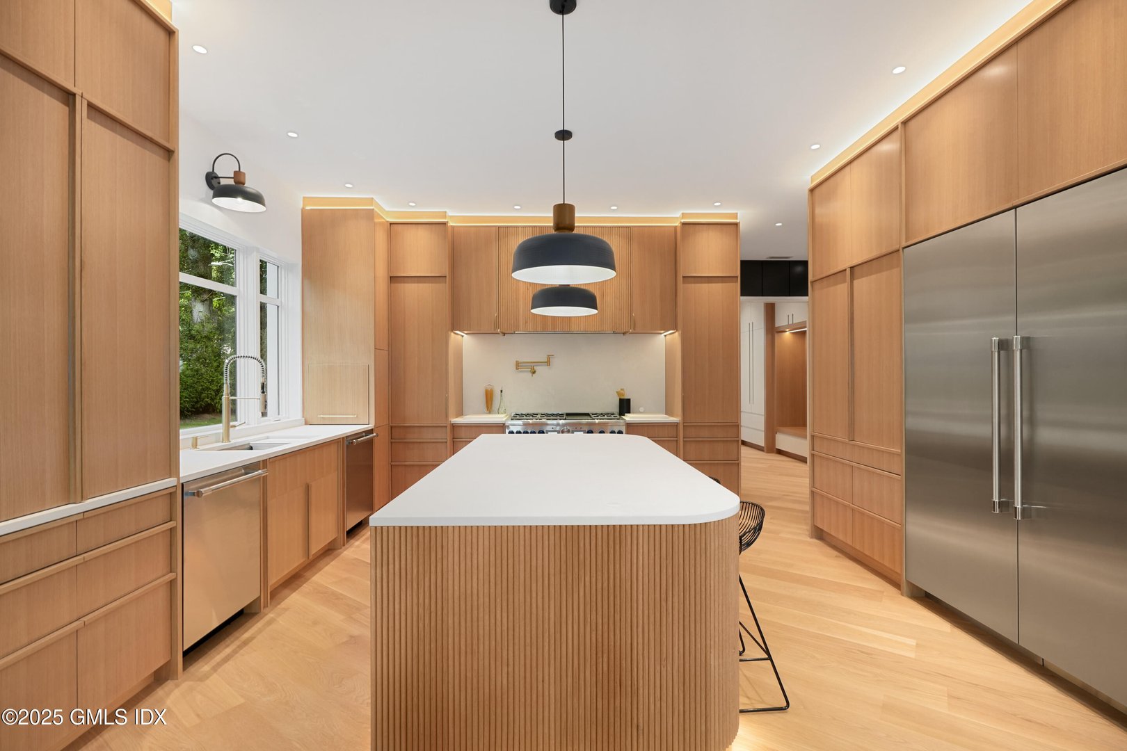 25 Dialstone Lane Photo 6