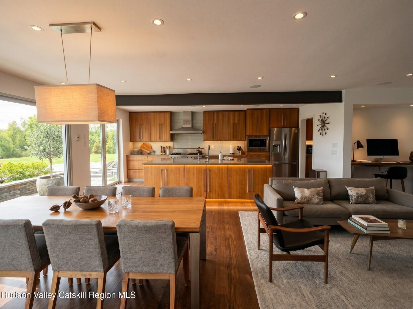 33 Ford Road Photo 6