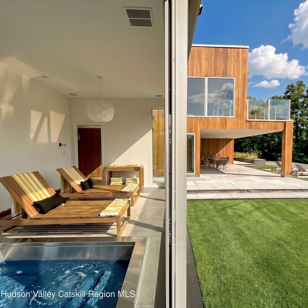 33 Ford Road Photo 16