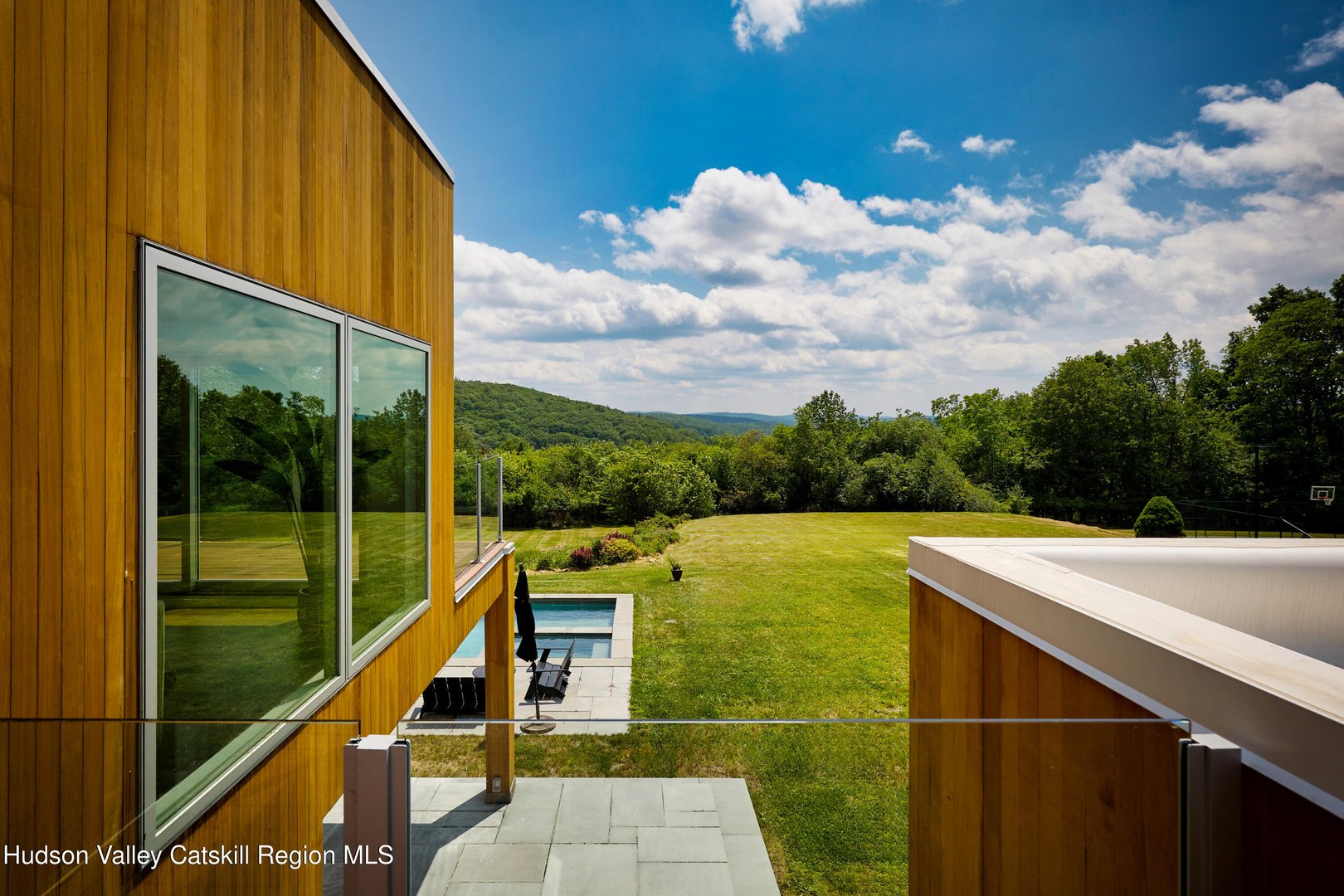 33 Ford Road Photo 21