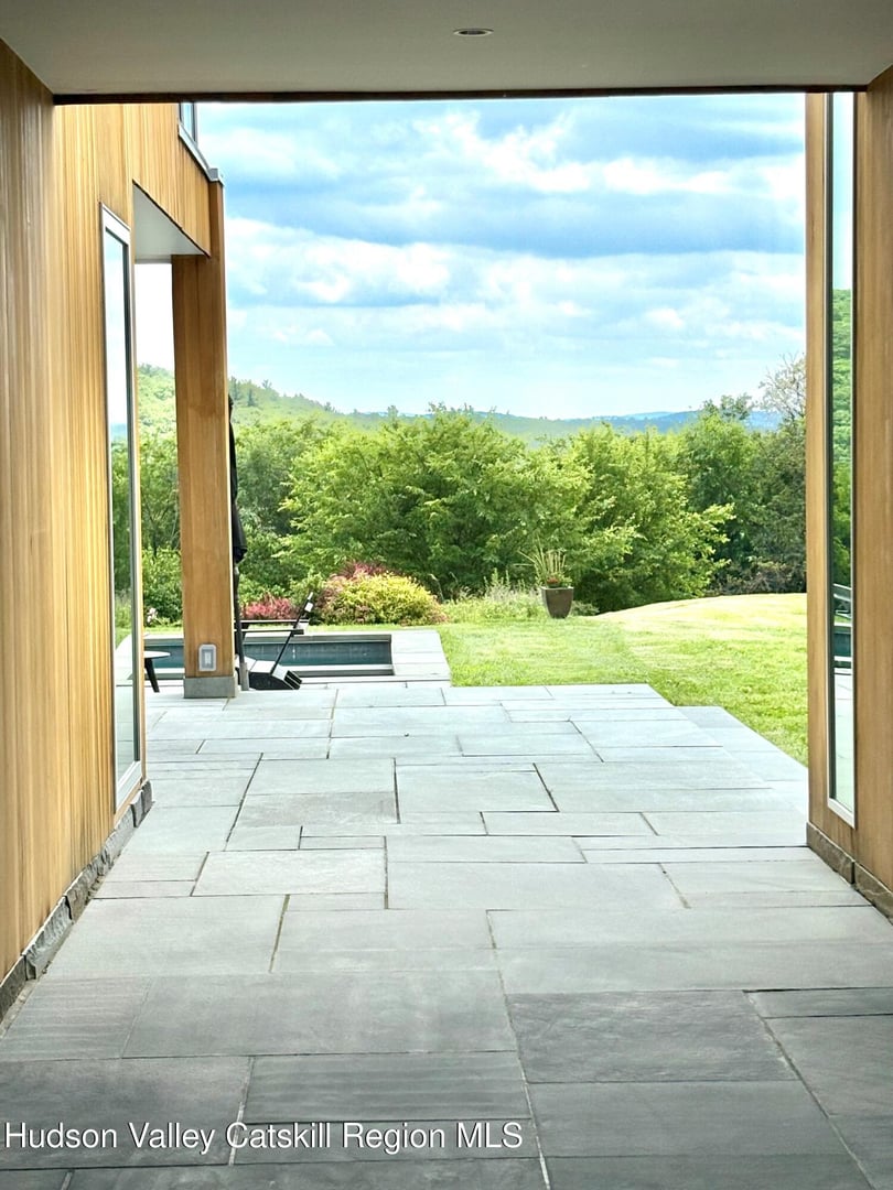 33 Ford Road Photo 13