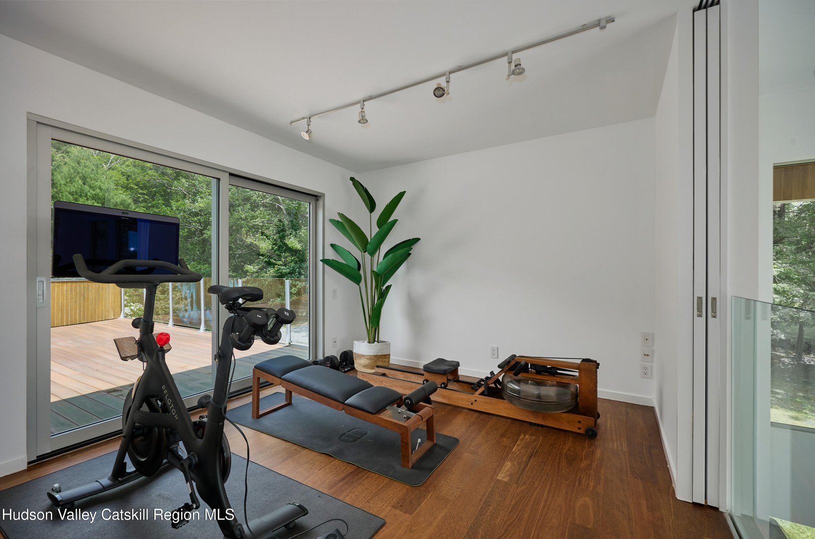 33 Ford Road Photo 25