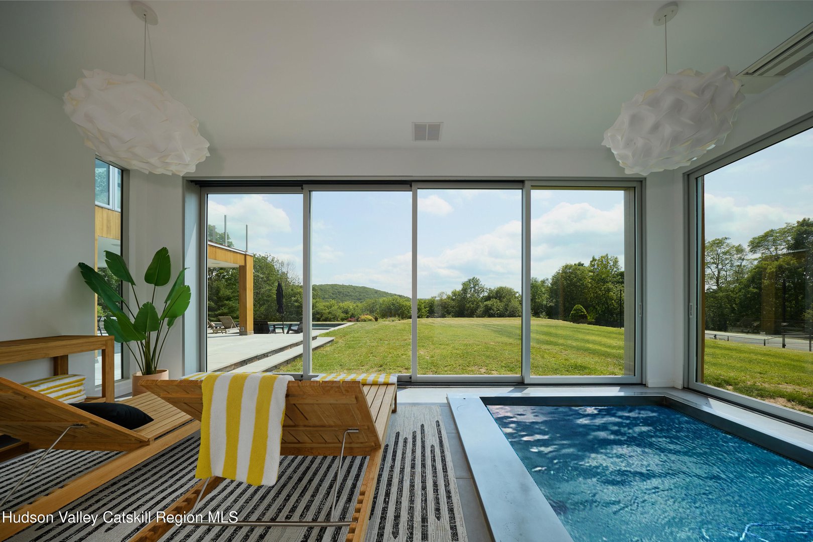 33 Ford Road Photo 14