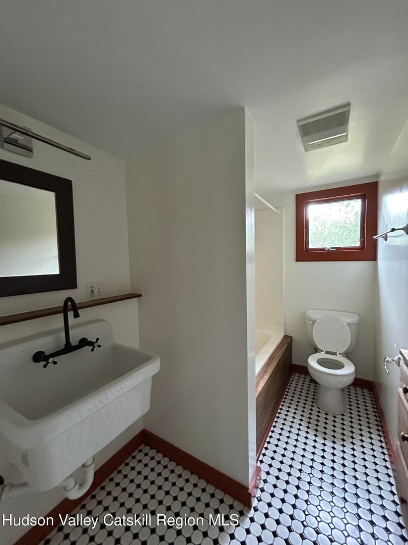 861 Snydertown Road Photo 18