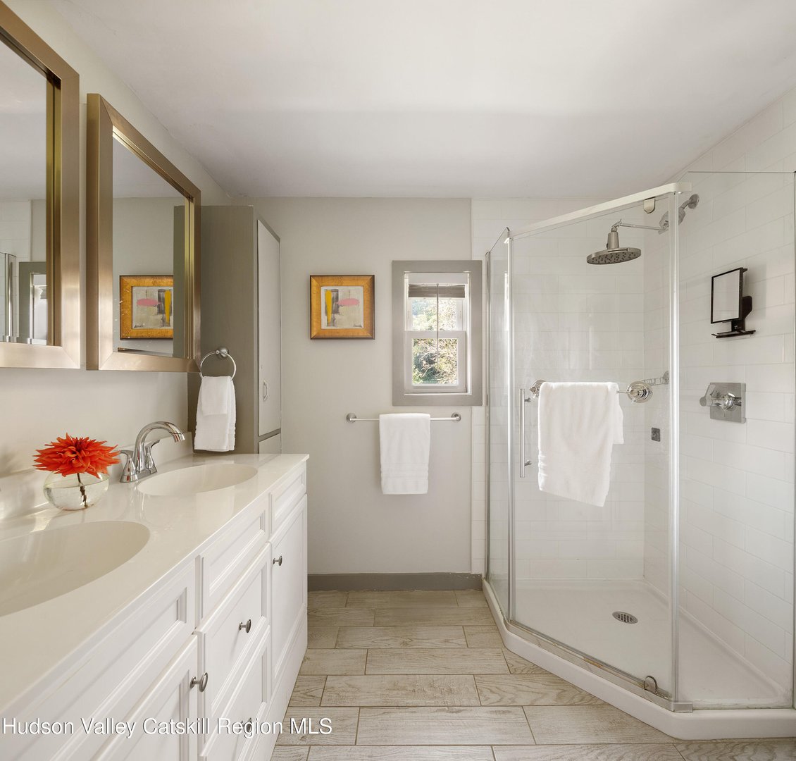 25 Miles Road Photo 10