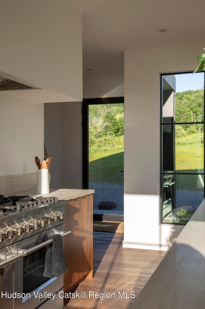 110 Mansfield Road Photo 23