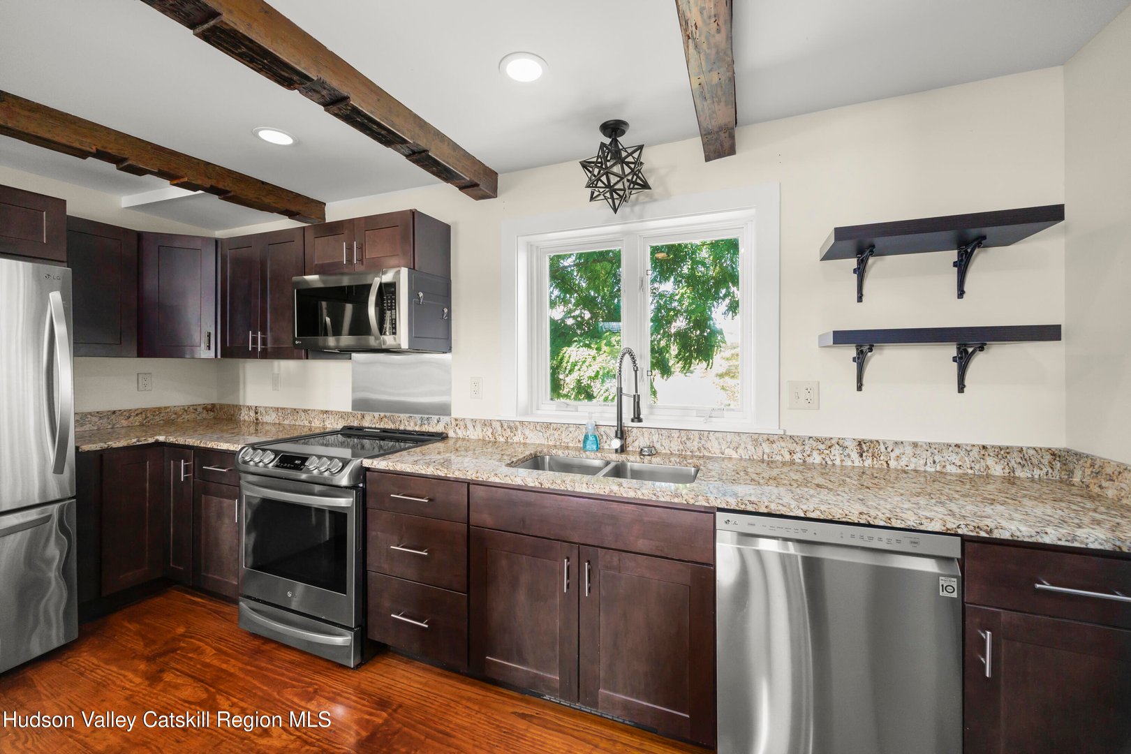 4 Lower Post Road Photo 9