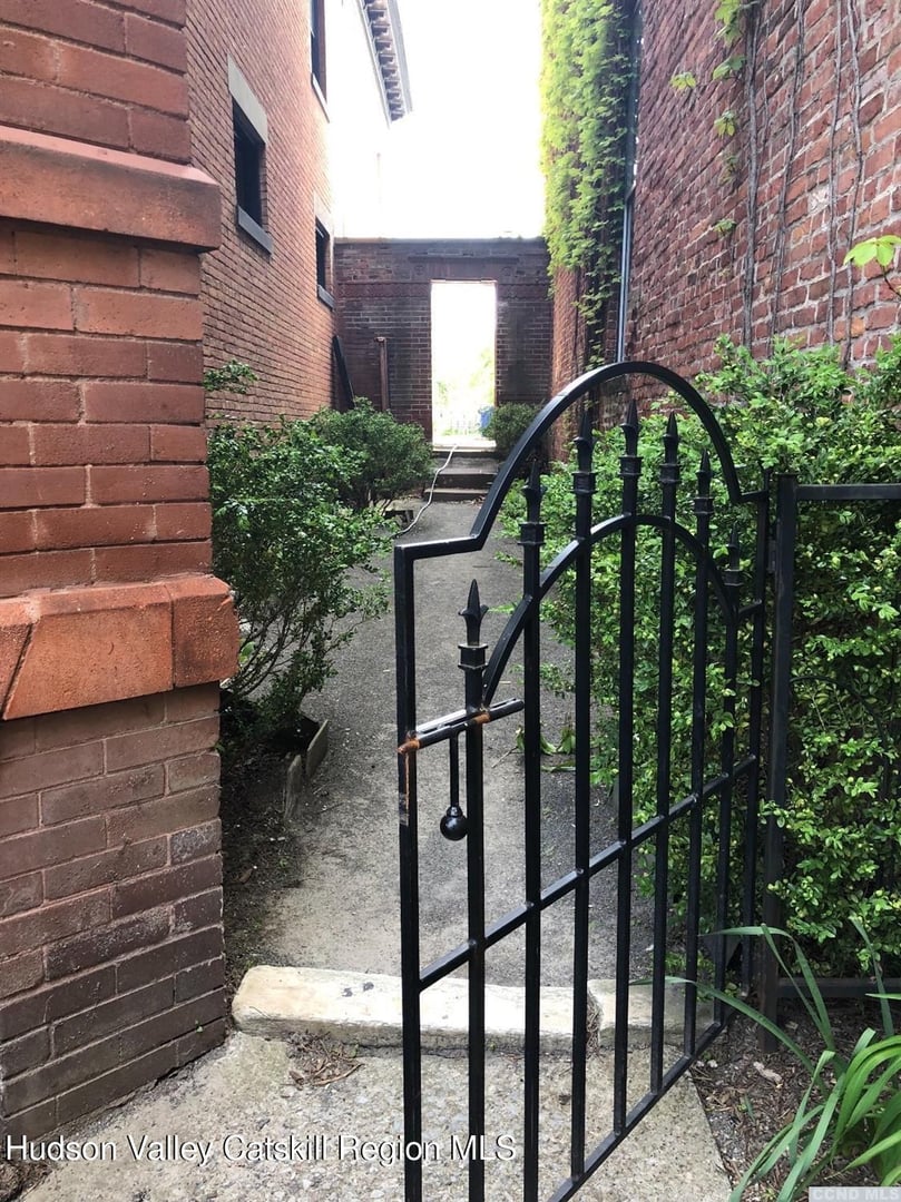 420 Warren Street Photo 34