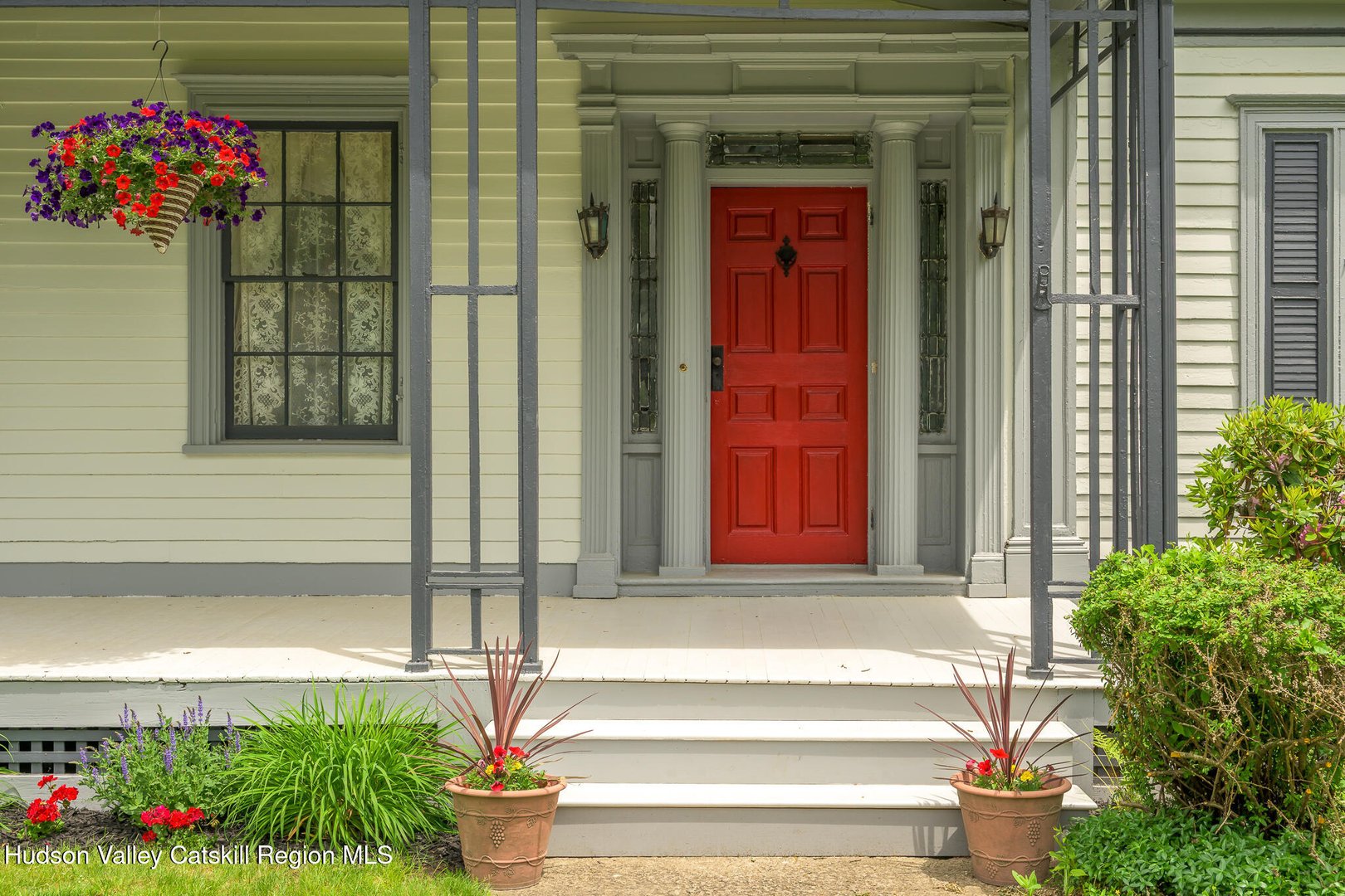 24 Albany Avenue Photo 5