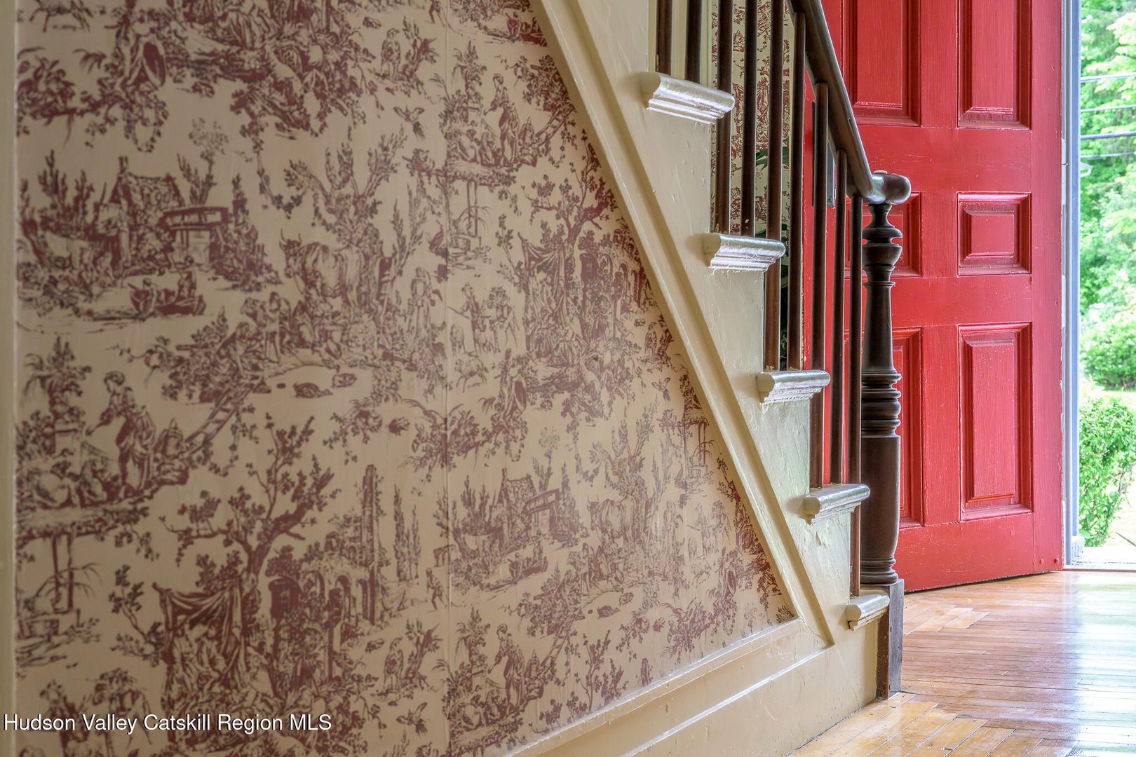 24 Albany Avenue Photo 8