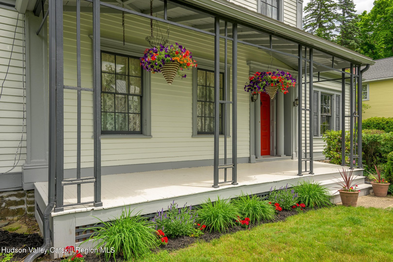 24 Albany Avenue Photo 6