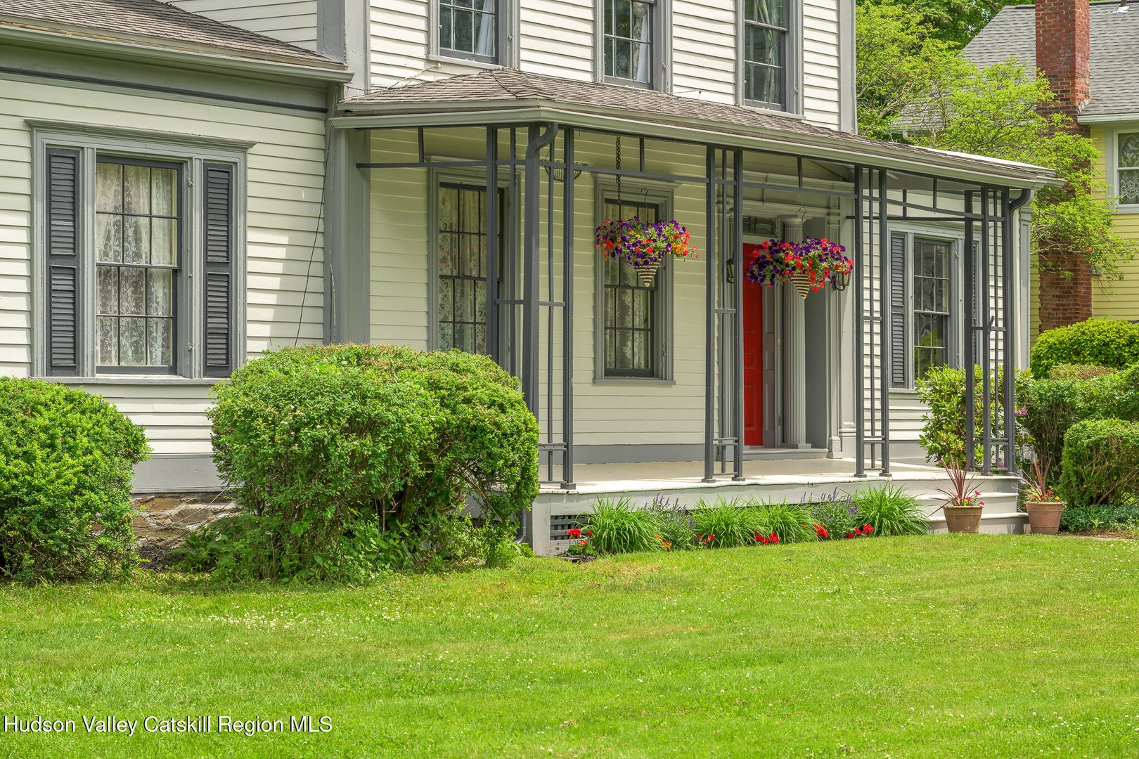 24 Albany Avenue Photo 3