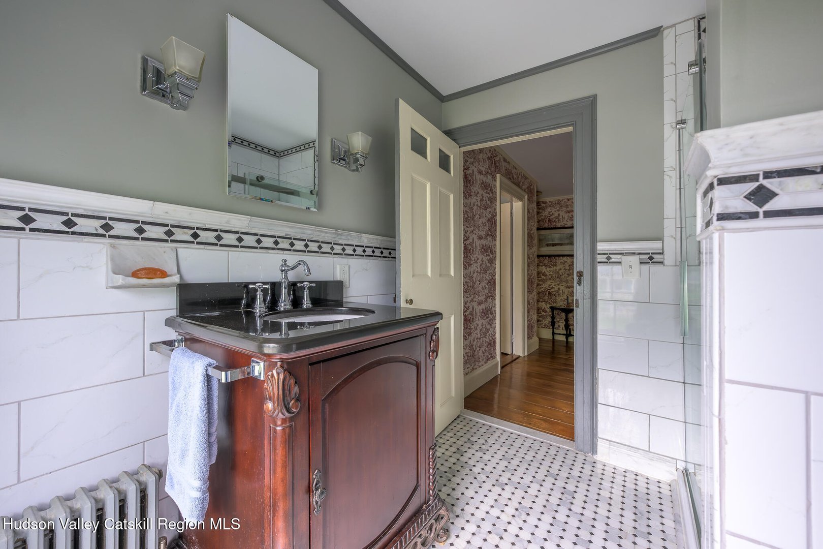 24 Albany Avenue Photo 23