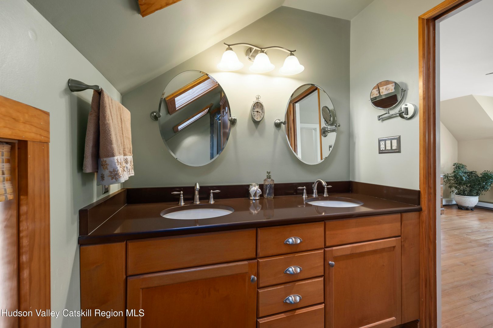 11 Presidential Drive Photo 16