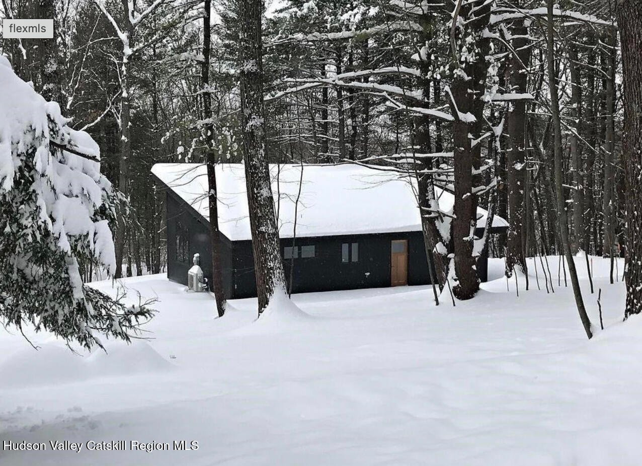 60 Connacher Road Photo 2