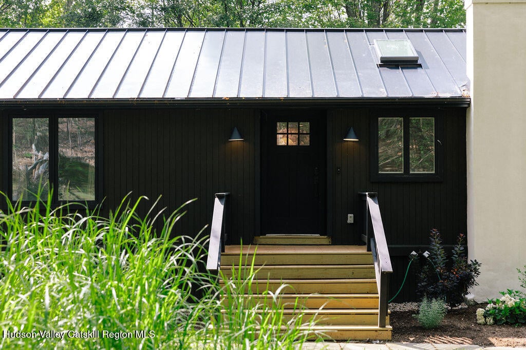 1 Van Buren Drive Photo 2