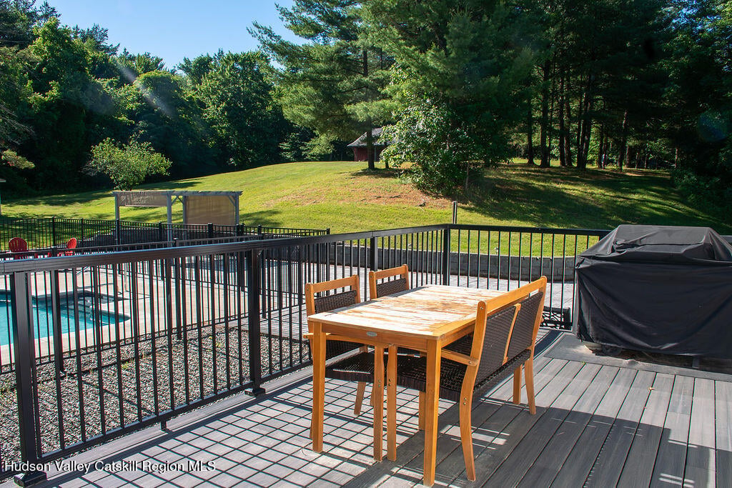 578 Fischer Road Photo 38