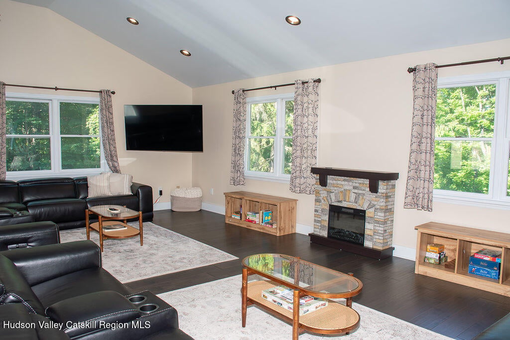 578 Fischer Road Photo 24