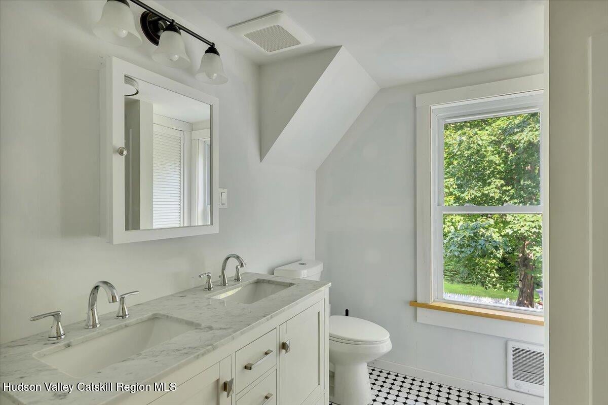 18 Gaffney Lane Photo 29