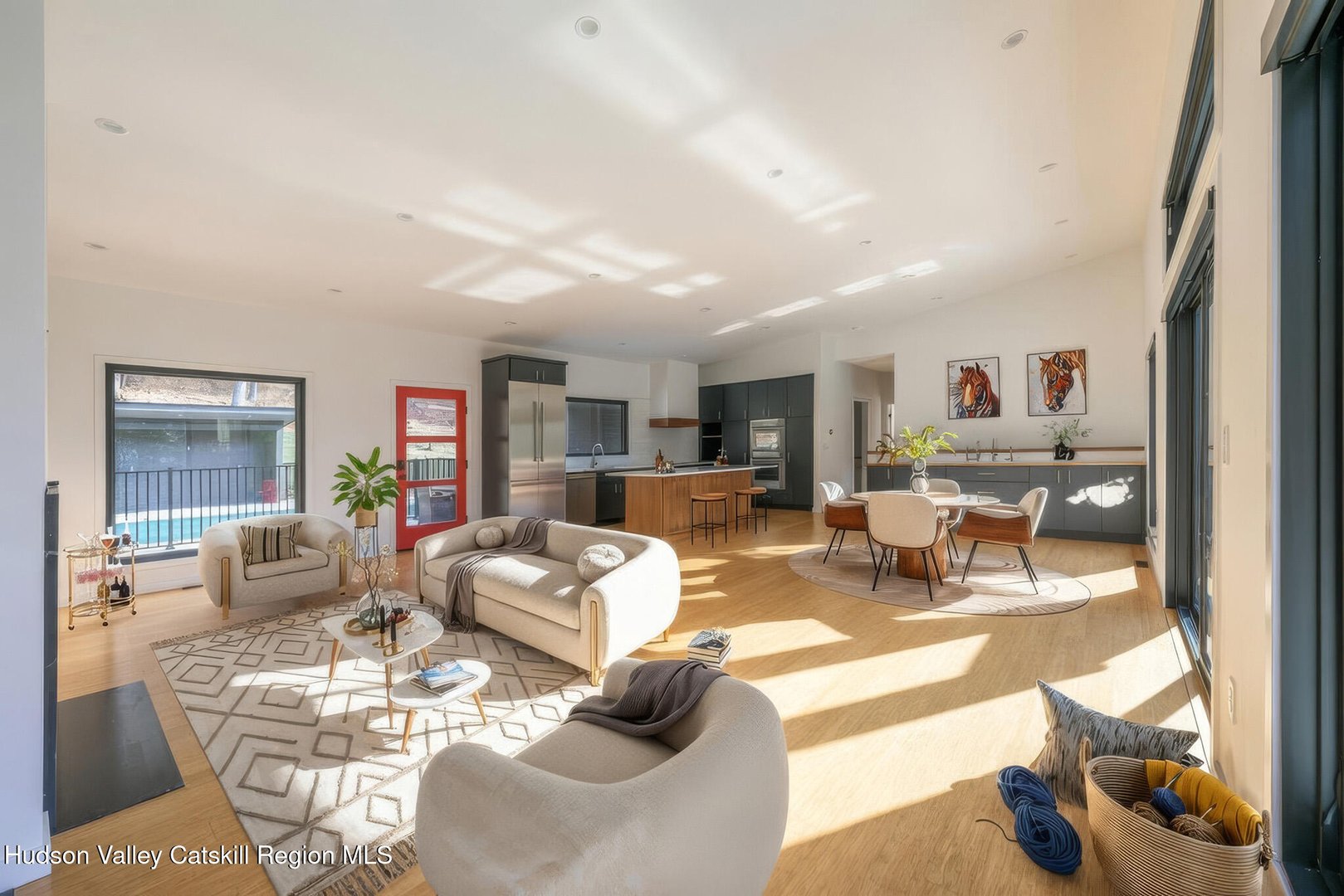 501 Birch Street Photo 9