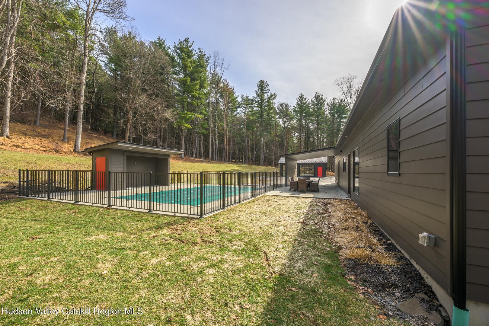 501 Birch Street Photo 29