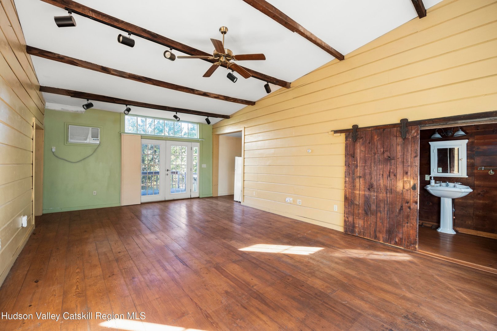 242 Main St Street Photo 23