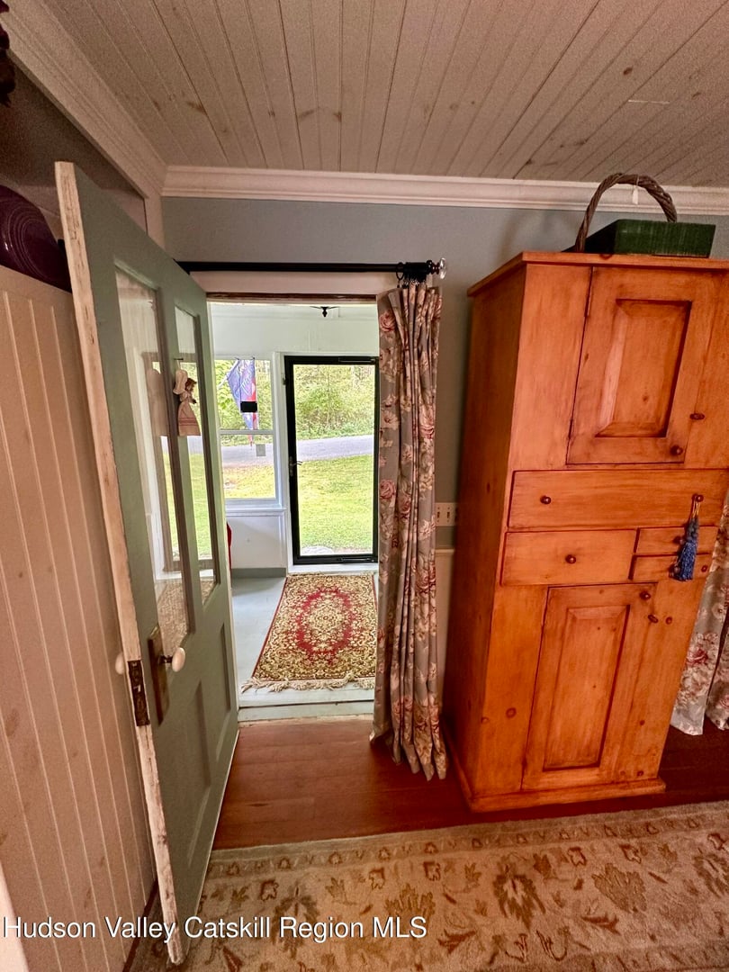 118 Old Shaker Road Photo 17