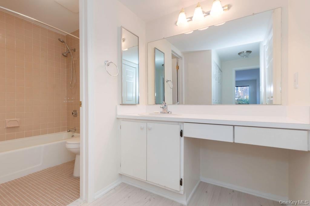 37 Bronxville Glen Drive  #Bldg 5, Unit 1 Photo 19