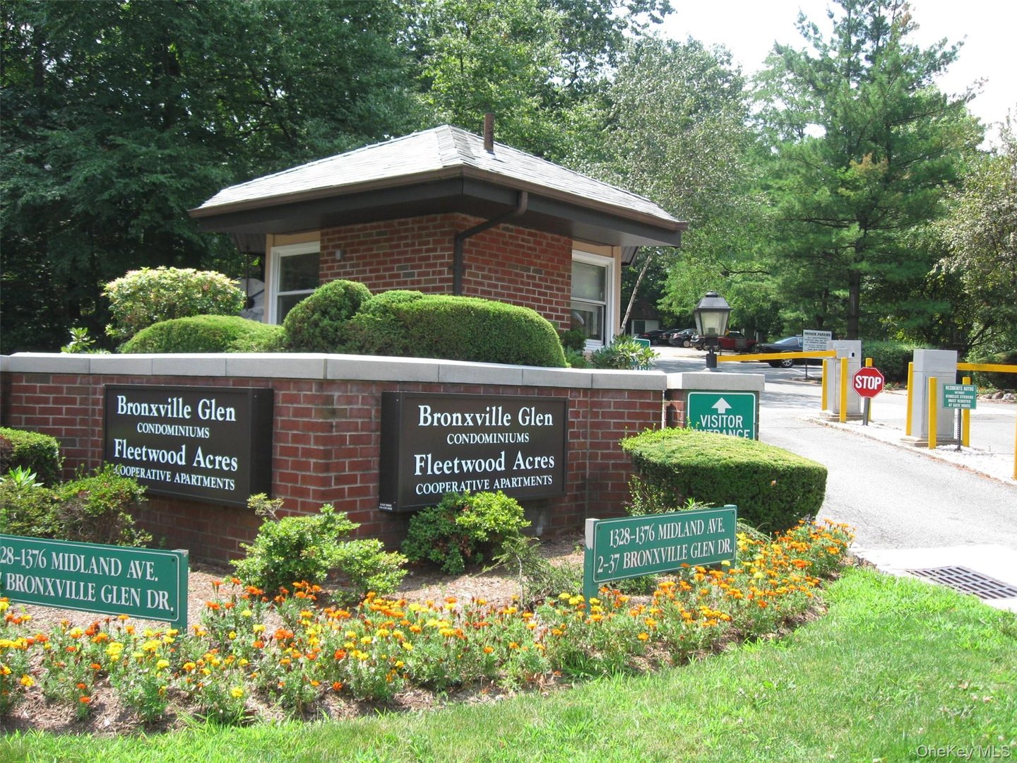 37 Bronxville Glen Drive  #Bldg 5, Unit 1 Photo 2