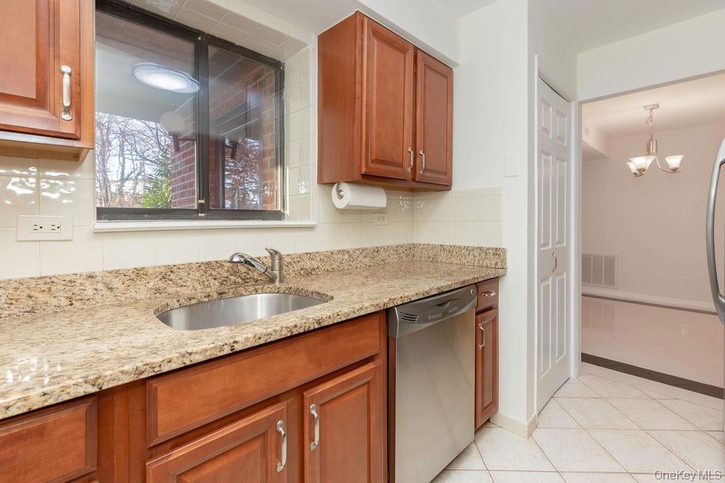 37 Bronxville Glen Drive  #Bldg 5, Unit 1 Photo 11