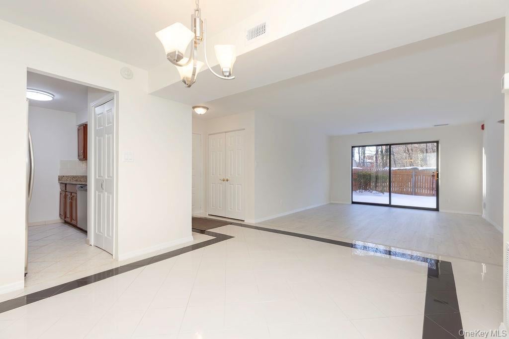 37 Bronxville Glen Drive  #Bldg 5, Unit 1 Photo 5