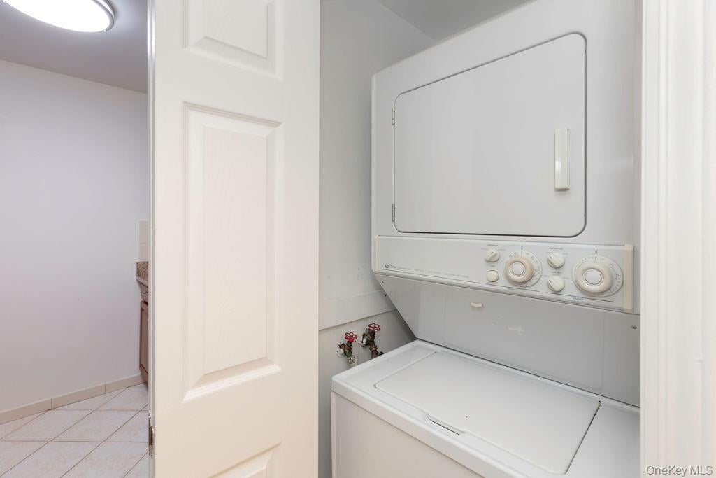 37 Bronxville Glen Drive  #Bldg 5, Unit 1 Photo 14