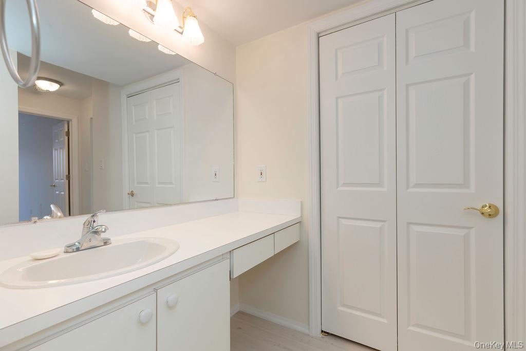 37 Bronxville Glen Drive  #Bldg 5, Unit 1 Photo 20