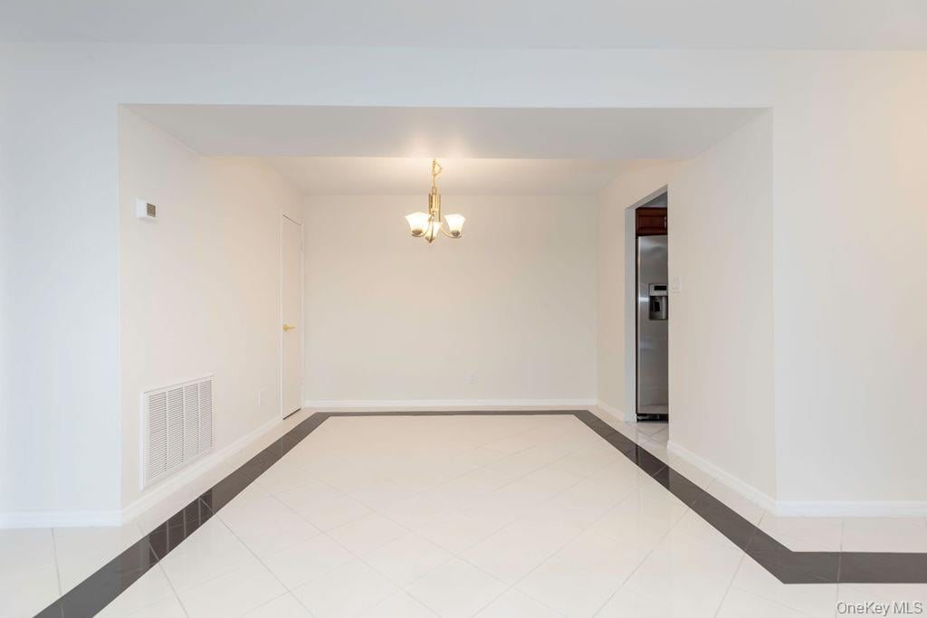 37 Bronxville Glen Drive  #Bldg 5, Unit 1 Photo 9