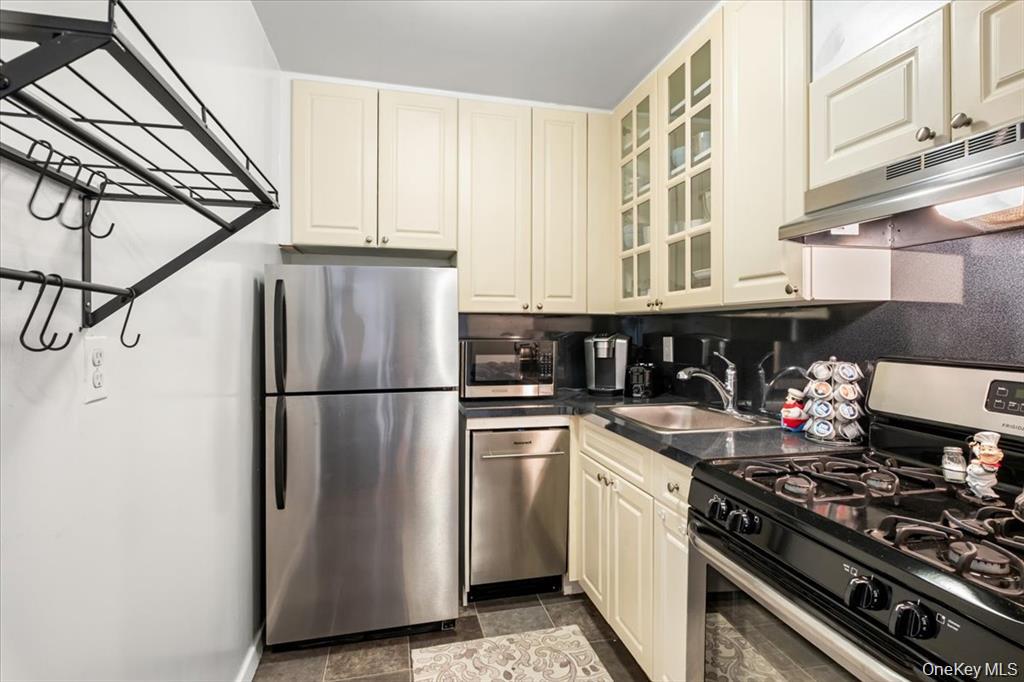 33 Barker Avenue  #2J Photo 3