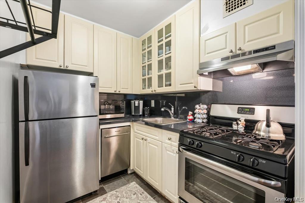 33 Barker Avenue  #2J Photo 1