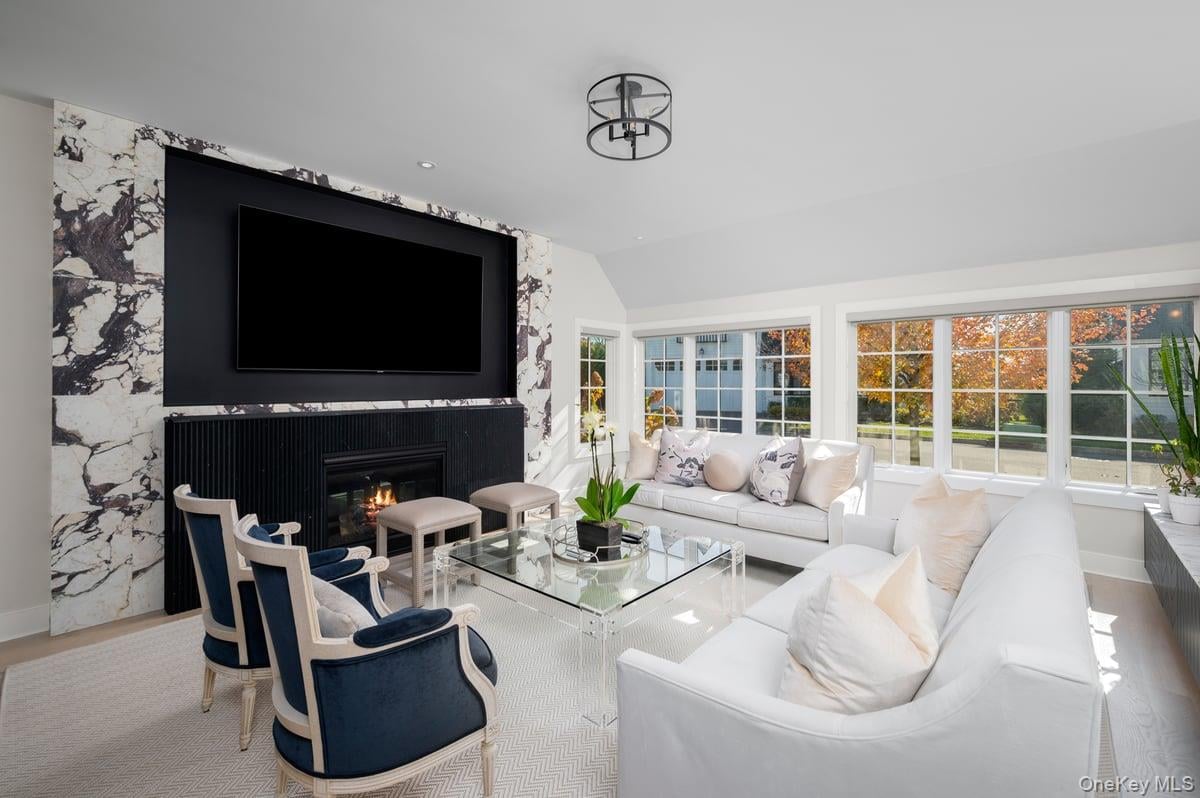 1 Primrose Lane Photo 18