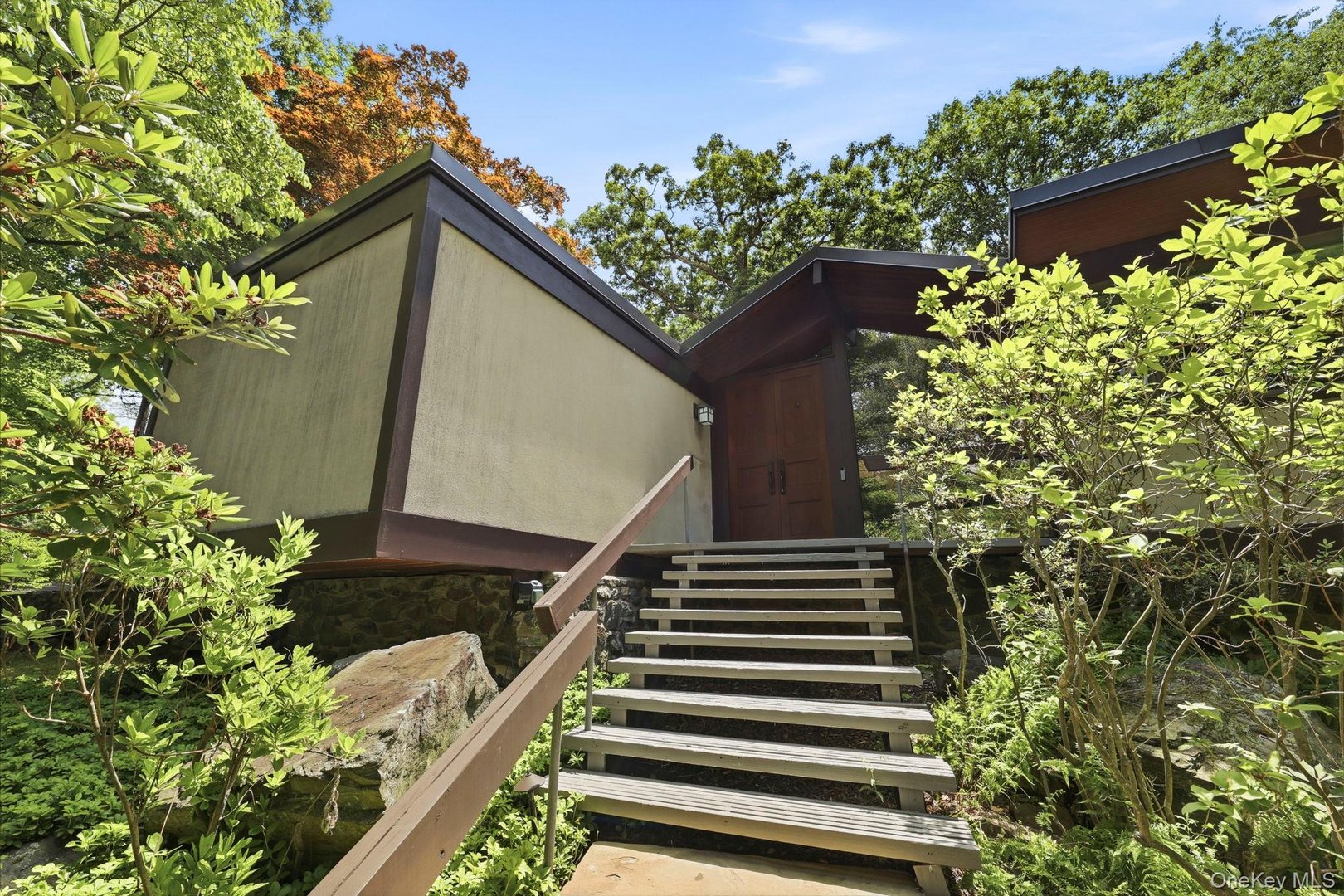 670 Long Hill Road W Photo 3